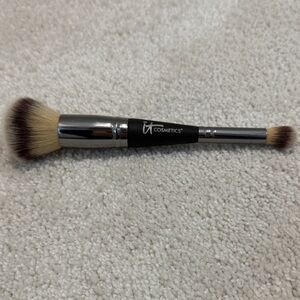 IT Cosmetics Dual-Ended No 7 Concealer & All Over Brush